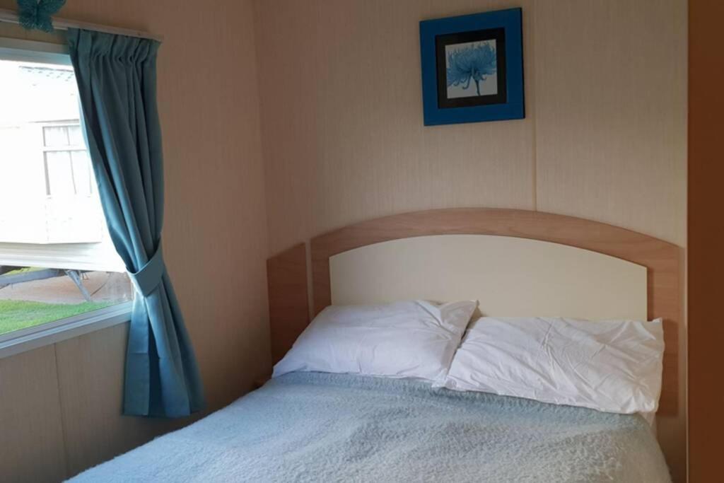 8 Berth Caravan On The Fab Presthaven Beach Resort Prestatyn Bagian luar foto